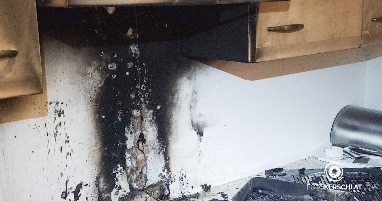 Brand in der Küche eines Mehrparteienhauses -Feuerwehr Enns im Einsatz