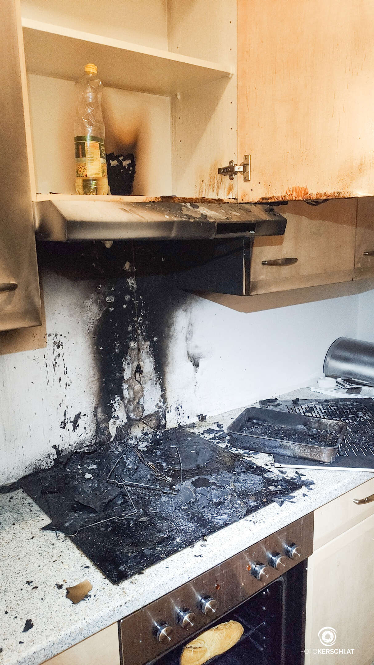 Brand in der Küche eines Mehrparteienhauses -Feuerwehr Enns im Einsatz