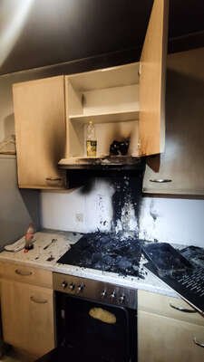 Brand in der Küche eines Mehrparteienhauses -Feuerwehr Enns im Einsatz IMG-6886.jpg