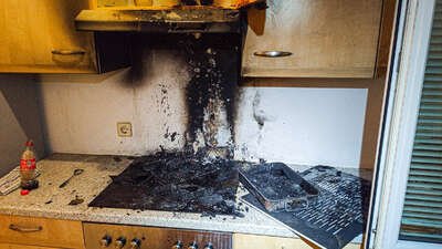 Brand in der Küche eines Mehrparteienhauses -Feuerwehr Enns im Einsatz IMG-6887.jpg