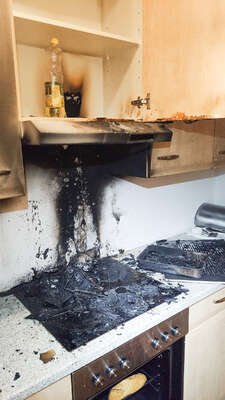 Brand in der Küche eines Mehrparteienhauses -Feuerwehr Enns im Einsatz IMG-6888.jpg