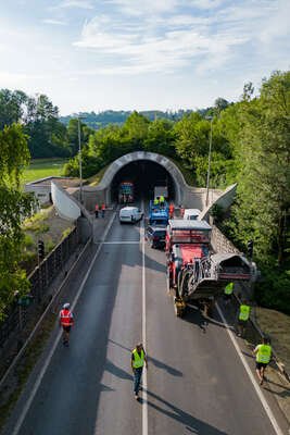 Tunnelsperre fordert Geduld von Autofahrern FOKE-2023061907230075-094.jpg