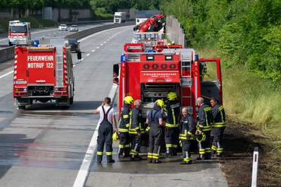 Böschungsbrand auf der Autobahn A1 DSC-1828.jpg