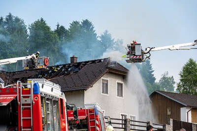 Dachstuhlbrand im Bezirk Freistadt – 10 Feuerwehren im Einsatz BRANDSTAETTER-20230621-30.jpg
