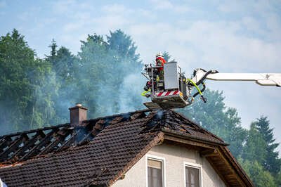 Dachstuhlbrand im Bezirk Freistadt – 10 Feuerwehren im Einsatz BRANDSTAETTER-20230621-33.jpg