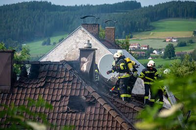 Dachstuhlbrand im Bezirk Freistadt – 10 Feuerwehren im Einsatz BRANDSTAETTER-20230621-43.jpg