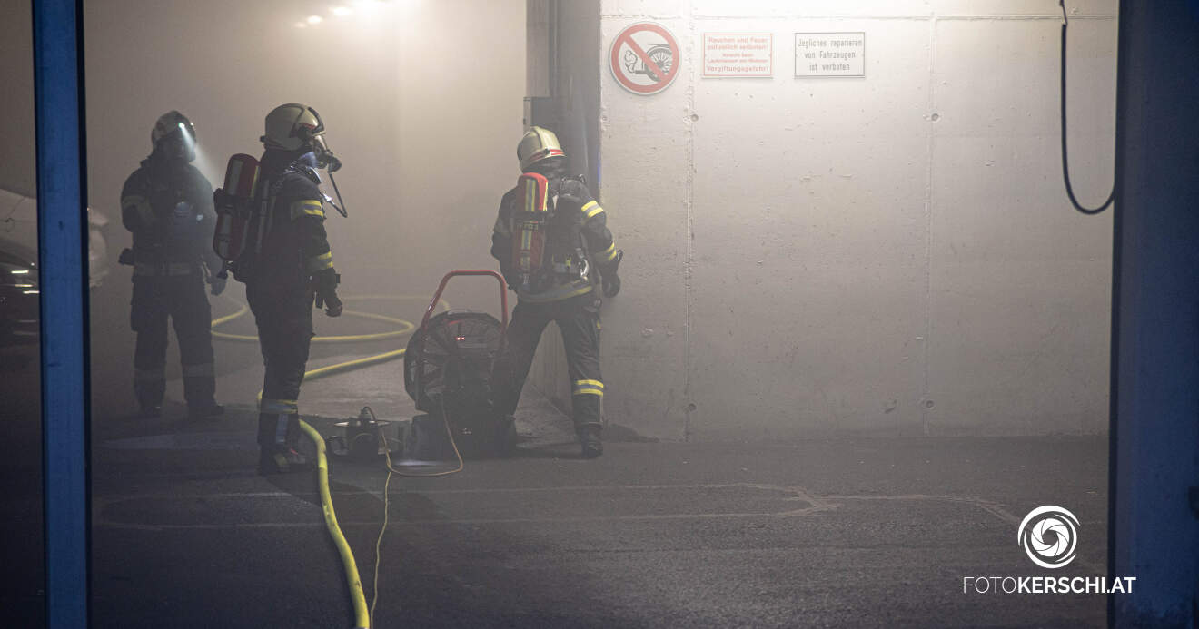 Titelbild: Kellerbrand in Pregarten - Anwohner verhindern Ausbreitung des Feuers