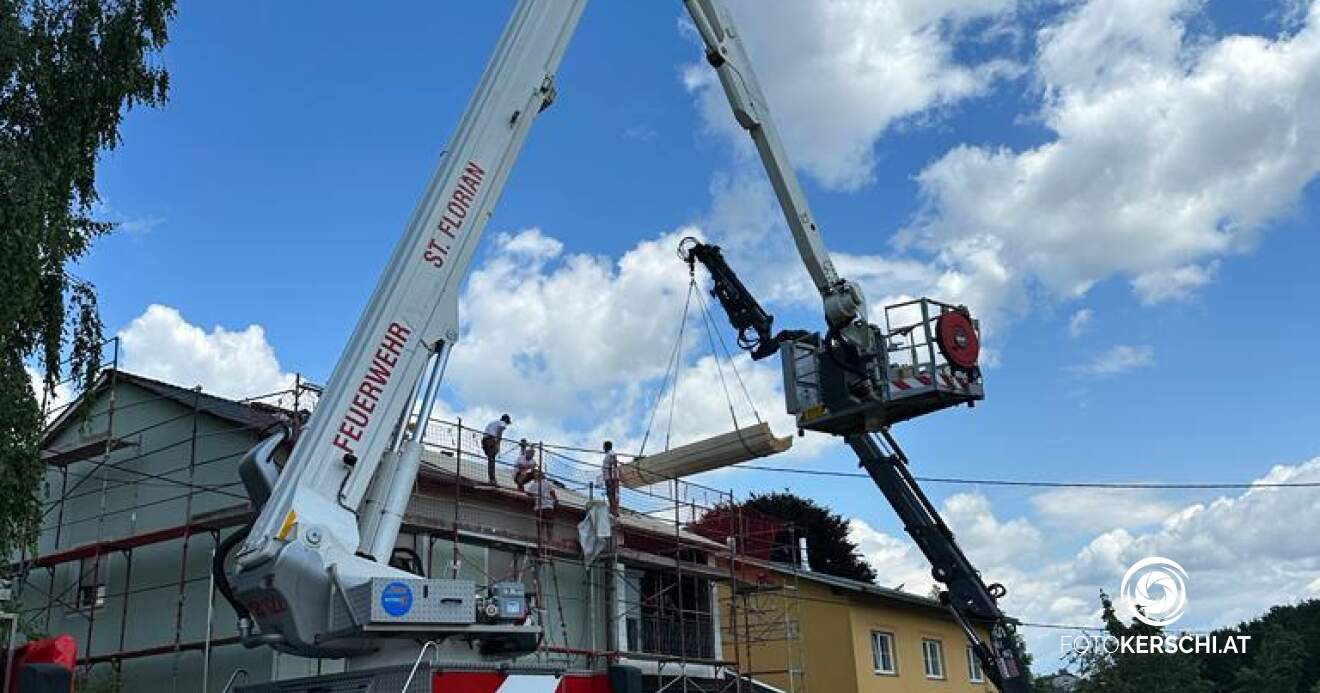 Arbeiter nach Krampfanfall durch Feuerwehr von Dach gerettet