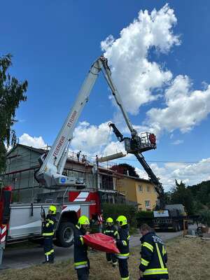 Arbeiter nach Krampfanfall durch Feuerwehr von Dach gerettet WhatsApp-Image-2023-06-28-at-15-12-30.jpg