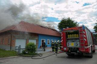Wohnhausbrand in Kronstorf vollbrand-dachstuhl02.jpg