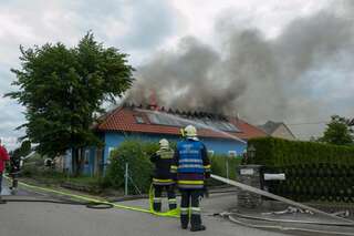 Wohnhausbrand in Kronstorf vollbrand-dachstuhl06.jpg