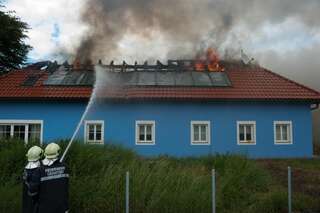 Wohnhausbrand in Kronstorf vollbrand-dachstuhl08.jpg