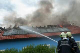 Wohnhausbrand in Kronstorf vollbrand-dachstuhl09.jpg