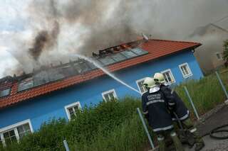 Wohnhausbrand in Kronstorf vollbrand-dachstuhl10.jpg