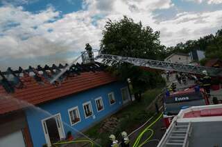Wohnhausbrand in Kronstorf vollbrand-dachstuhl16.jpg