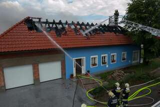 Wohnhausbrand in Kronstorf vollbrand-dachstuhl18.jpg