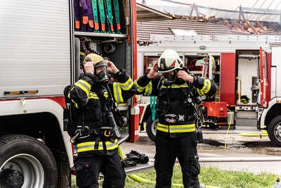 Landwirtschaftliches Objekt in Klam in Vollbrand- 18 Feuerwehren im Löscheinsatz fkstore-72189.jpg