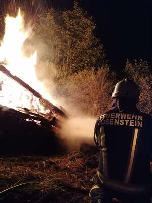 Brauchtumsfeuer führte zu Großeinsatz der Feuerwehr C-FF-Losenstein-2.jpg