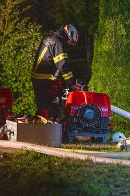 Großbrand in Pöndorf - 15 Feuerwehren im Löscheinsatz DSC-2702.jpg