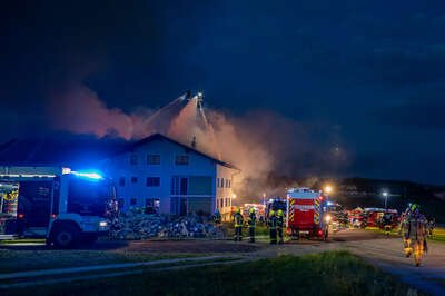 Großbrand in Pöndorf - 15 Feuerwehren im Löscheinsatz DSC-7845.jpg