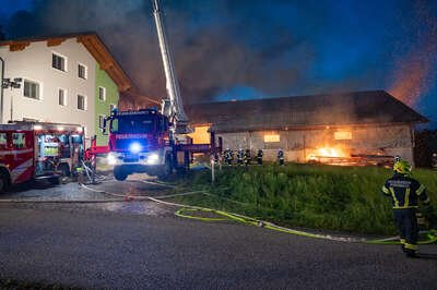 Großbrand in Pöndorf - 15 Feuerwehren im Löscheinsatz DSC-7852.jpg
