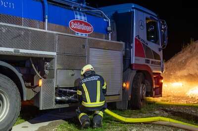 Großbrand in Pöndorf - 15 Feuerwehren im Löscheinsatz FVM-0537.jpg