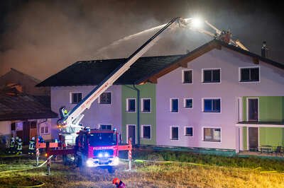 Großbrand in Pöndorf - 15 Feuerwehren im Löscheinsatz FVM-0543.jpg