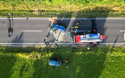 Schwerer Verkehrsunfall zwischen Linz und Steyregg VU-Steyregg-Drohne-0651.jpg