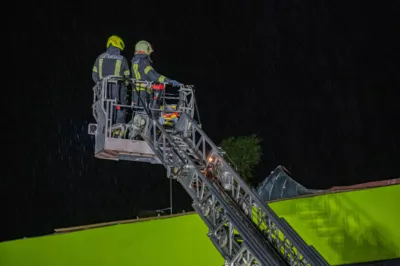 Unwetter über Oberösterreich - Feuerwehren im Großeinsatz RAUS-20230712000073399-005.jpg
