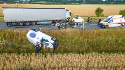 Schwerer Verkehrsunfall auf der B309 in Kronstorf FOKE-2023071204130022-024.jpg