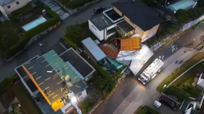 Heftiger Sturm hinterlässt Spur der Verwüstung: Dach eines Einfamilienhauses abgedeckt 1000027005.jpg