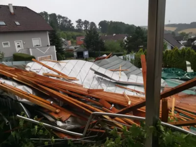 Heftiger Sturm hinterlässt Spur der Verwüstung: Dach eines Einfamilienhauses abgedeckt WhatsApp-Image-2023-07-12-at-19-53-48.jpg