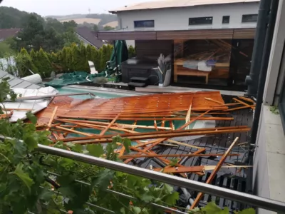 Heftiger Sturm hinterlässt Spur der Verwüstung: Dach eines Einfamilienhauses abgedeckt WhatsApp-Image-2023-07-12-at-19-54-21.jpg