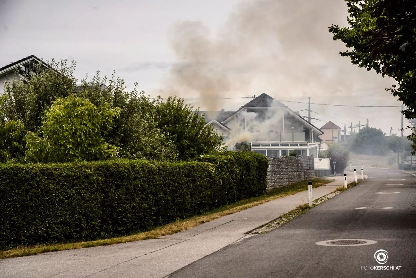 Heckenbrand in Wartberg ob der Aist durch Feuerwehrkameraden bemerkt und gelöscht