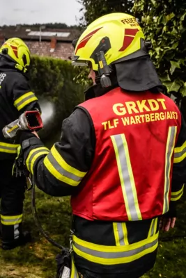 Heckenbrand in Wartberg ob der Aist durch Feuerwehrkameraden bemerkt und gelöscht fkstore-73473.jpg