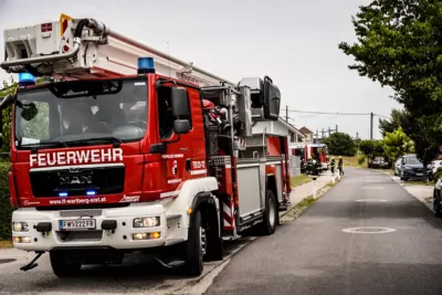 Heckenbrand in Wartberg ob der Aist durch Feuerwehrkameraden bemerkt und gelöscht fkstore-73480.jpg