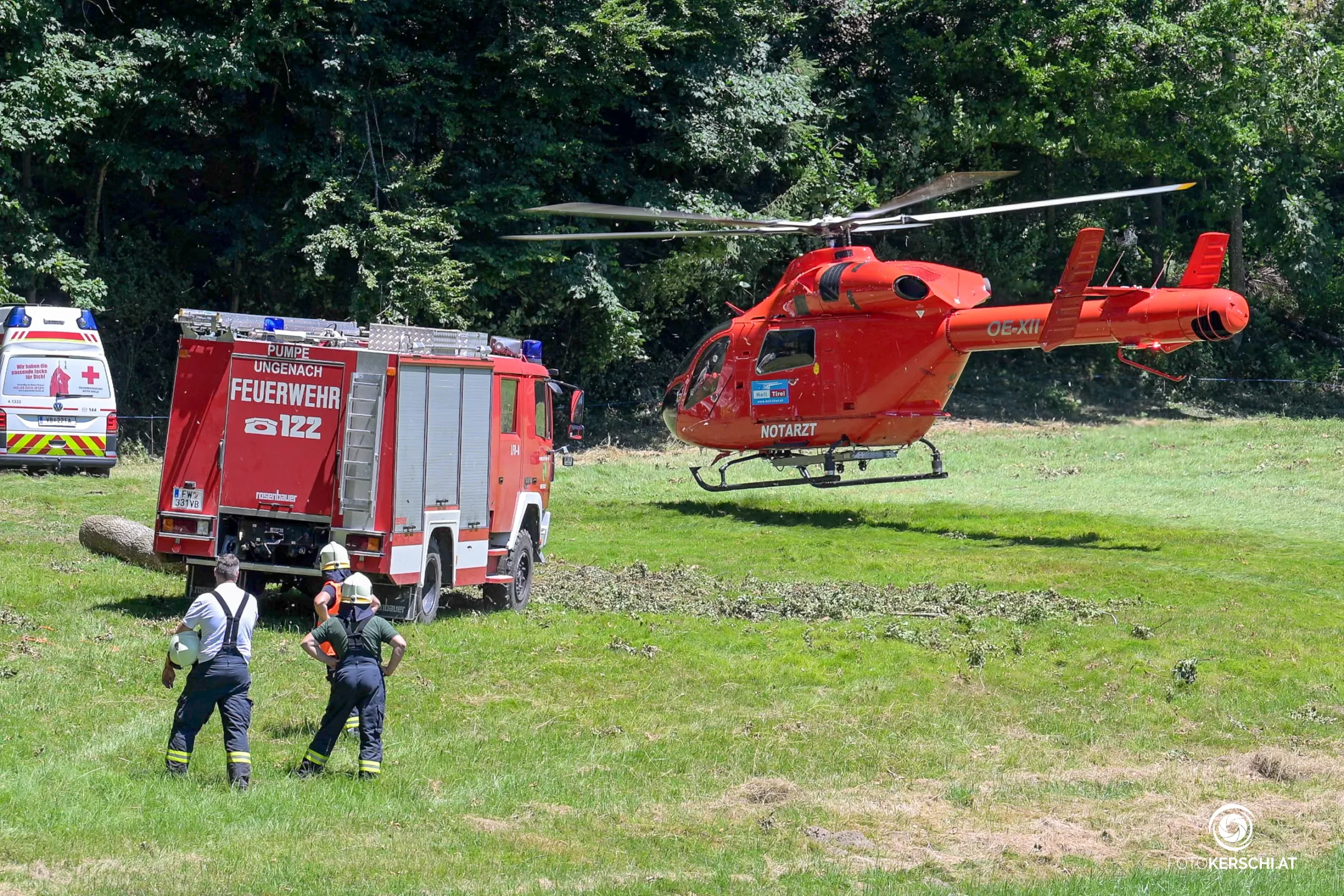 Zwei Feuerwehren bei tödlichem Forstunfall in Zell am Pettenfirst im Einsatz