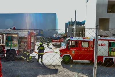 Großeinsatz bei Brand am Gelände des BMW Werks in Steyr MADER-2023071517376699-002.jpg