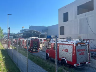 Großeinsatz bei Brand am Gelände des BMW Werks in Steyr fkstore-73751.jpg