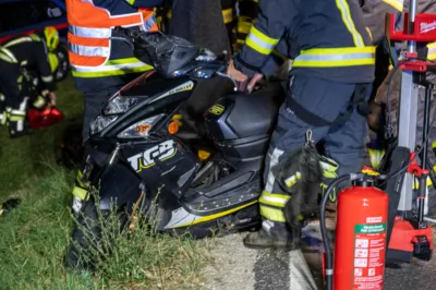 Eine schwer- und eine leicht verletzte Person bei einem Mopedunfall mit Fahrerflucht. DSC-3440.jpg