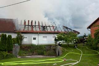 Acht Feuerwehren bei Brand im Einsatz wohnhausbrand-gallneukirchen_04.jpg