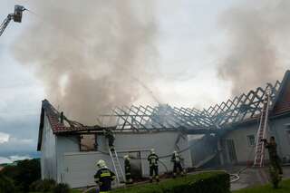 Acht Feuerwehren bei Brand im Einsatz wohnhausbrand-gallneukirchen_07.jpg
