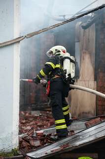 Acht Feuerwehren bei Brand im Einsatz wohnhausbrand-gallneukirchen_16.jpg