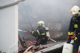 Acht Feuerwehren bei Brand im Einsatz wohnhausbrand-gallneukirchen_20.jpg