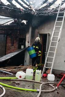 Acht Feuerwehren bei Brand im Einsatz wohnhausbrand-gallneukirchen_21.jpg