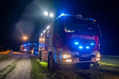 Holzstadl in Micheldorf völlig ausgebrannt- Sechs Feuerwehren im Löscheinsatz DSC-4000.jpg