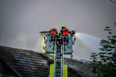 Wohnhausbrand in Spital am Pyhrn - Sechs Feuerwehren im Löscheinsatz IMG-7534.jpg
