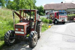 Traktor bei Mäharbeiten umgestürzt traktor-umgestuerzt_16.jpg