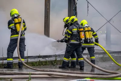 Großeinsatz der Feuerwehren bei Brand in Liezen Brand-Abfallwirtschaftszentrum-Liezen-43.jpg