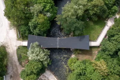 Vöcklabrucker Freundschaftsbrücke gesperrt DJI-0231.jpg